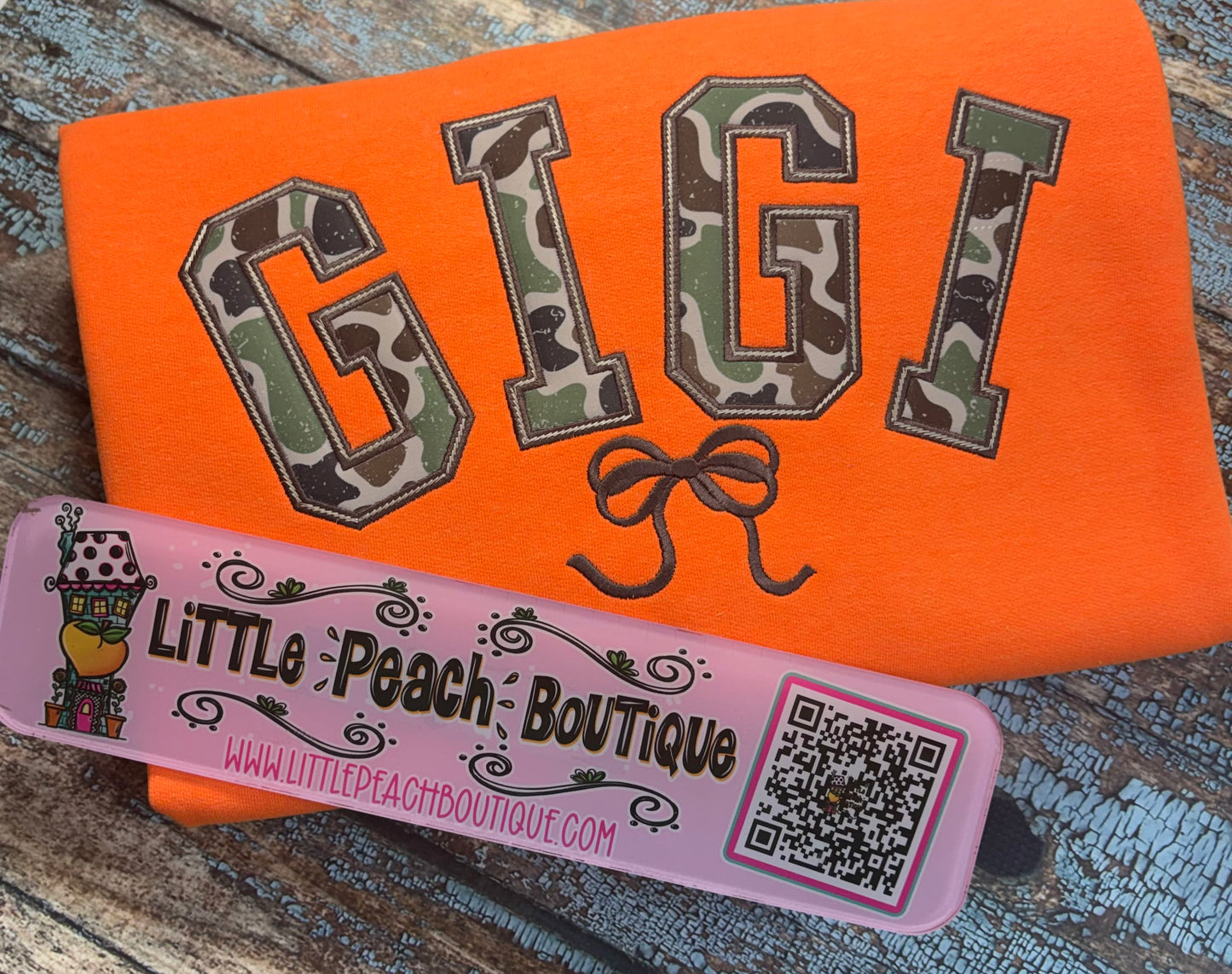 GiGi Applique with Bow Embroidery Design